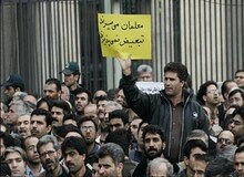 روایت دست اولی از بازداشت معلمان/ وزیر آموزش و پرورش: در تجمع معلمان شعار سیاسی دادند
