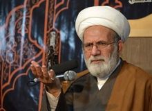 امام جمعه مشهد: مسئولان نباید یا دوچرخه وارد اداره شده و با خودروی مدل بالا خارج شوند/دشمن می خواهد بگوید این انقلاب مورد تایبد مردم نیست