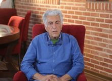 کنایه تند رضا کیانیان به نمایندگان و سخنگوی دولت/ آنهایی که خانه ملت را تصاحب کردند خواستار اعدام موکلان خود شدند