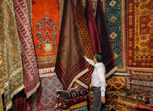 صادرات فرش دستباف ایران از ۲ میلیارد دلار پارسال به ۶۰ میلیون دلار رسید / مهاجرت طراحان فرش به ترکیه