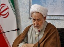 آیت الله یزدی: مرحوم آیت الله حائری درباره رنگ جوراب طلبه ها هم نظر می داد