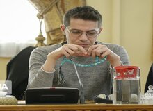 مهدی بیک؛ دبیر سرویس سیاسی روزنامه اعتماد شب گذشته بازداشت شد
