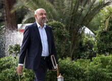 وزیر کار و رفاه اجتماعی: حذف یارانه دهک‌های ۸ تا ۱۰ کمکی به تأمین منابع کالابرگ نمی‌کند / با حذف سه دهک بالا تنها ۵ همت منبع مالی به دست می‌آید؛ برای کالابرگ هفت دهک دیگر به ۲۵ همت نیاز داریم