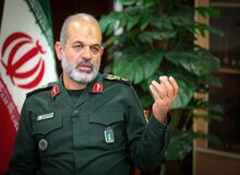 وحیدی: نباید به حضور ناوگروه‌های آمریکا در منطقه توجه کرد