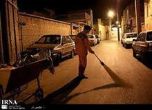 طلاب حوزه علمیه گناباد به کمک پاکبانان شهرداری رفتند
