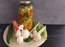 خطر مسمومیت با خیارشور و ترشی را جدی بگیرید/ خیارشور سرکه‌ای بهتر است یا نمکی؟/بی‌کیفیت‌ترین نوع ترشی کدام است؟