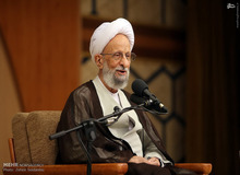 آیت‌الله مصباح: هیچ روایتی نداریم که بگوید اطاعت از کسی که با رأی اکثریت مردم سر کار آمده، واجب است