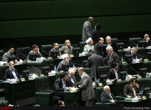 موافق استیضاح کرباسیان: چرا وقتی همه در فشار هستند، کرباسیان می‌گوید الحمدالله وضعیت اقتصادی کشور خوب است/ برخی مردم محتاج 5 هزارتومان پول هستند