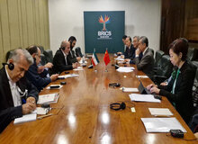 احمدیان: ایران متحدان راهبردی خود را در جریان مذاکرات با آمریکا قرار می‌دهد