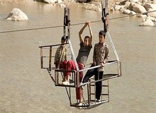 سقوط سرنشینان گرگر به رودخانه در "سرتنگ برزه" الیگودرز/٣ نفر مفقود شده‌اند
