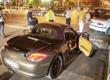 باز هم قرار است به بهانه واردات خودروی خارجی برای دستگاه‌های خاص، فوتبالیست‌ها ماشین لاکچری سوار شوند؟
