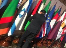 جابه‌جا کردن جای پرچم ایران و اسرائیل باهم در یک اجلاس خارجی+ تصویر