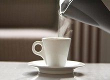 پنج فایده شگفت‌انگیز نوشیدن آب گرم/  از تقویت عملکرد سیستم عصبی مرکزی تا تسکین سردرد سینوسی!
