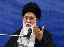 علم‌الهدی: وقتی در اثر تحریم اقتصادی، مردم از دین روی‌گردان شدند، خدا دست از نصرت خود برمی‌دارد و همه‌چیز سقوط می‌کند