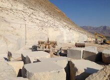 جلوی «کوهخواری دامنه کرکس در نطنز» باید گرفته شود