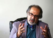مهدی مطهرنیا: روزنامه‌های «کُد دار» در تهران برای رقبای سیاسی ایران کار می‌کنند/ افراطی‌گری منجر به اتهامات «تروریستی» می‌شود/ عده‌ای خود را «دارالسلام» و بقیه را «دارالکفر» می‌خوانند