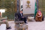 رایزنی پاکستان با عربستان درباره تنگه هرمز 
