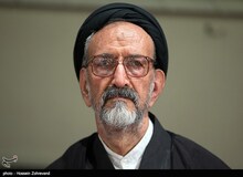 اهدای قلم طلایی به مدیر مسئول موسسه اطلاعات/ دعایی: میرحسین موسوی به من آموزش روزنامه نگاری داد
