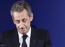 سارکوزی با قبول شکست از سیاست کناره گیری کرد