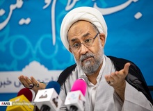 حیدر مصلحی: در دیدار با احمدی نژاد و مشایی، انگشتر «باطل السحر» به دستم داشتم، مشایی نتوانست حرف بزند
