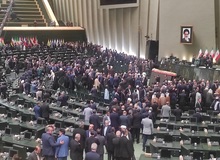 بی‌نظمی همیشگی در مجلس پس از پایان تحلیف رئیس‌جمهور + فیلم