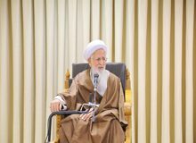 آیت الله جوادی آملی: فقر اقتصادی ننگ است/باید افراد آبرومندانه زندگی کنند نه اینکه شکم شان سیر شود
