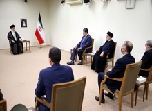 آیت الله خامنه ای: تجربه ایران وونزوئلا نشان داد تنها راه پیروزی در برابر فشارهای آمریکا مقاومت است