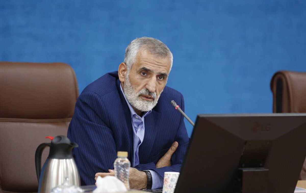 معاون وزیر کشور: رستوران‌ها، کافه‌ها و اغذیه‌فروشی‌ها که در داخل شهر هستند، مطلقاً اجازه فعالیت تا قبل از افطار حتی با پوشاندن شیشه‌ها را ندارند 