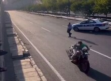 واکنش پلیس به ویدیوی پرتاب باتوم از سوی مامور راهور: با مامور برخورد قانونی خواهد شد