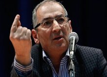 حمله توهین‌آمیز روزنامه شرق به زیباکلام: این طوری زندگی کرده‌ای که عاملان قتل‌های زنجیره‌ای تو را نکشتند!