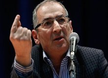 حمله توهین‌آمیز روزنامه شرق به زیباکلام: این طوری زندگی کرده‌ای که عاملان قتل‌های زنجیره‌ای تو را نکشتند!