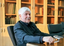 محمد هاشمی: احمدی نژاد هر چیزی می‌خواهد می‌گوید و نه تنها کسی کاری با او ندارد بلکه نیرو هایش در پست های کلیدی هستند