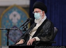 آیت الله خامنه ای: بازارگردی و دکان‌گردی‌ عیب است/ به جای اینکه سوغاتی بخرید، بروید دو رکعت نماز در مسجدالحرام بخوانید/ مکّه که مال «عربستان» نیست