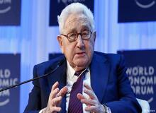 هنری کسینجر: خروج بی برنامه و شتاب‌زده «جو بایدن» از افغانستان موجب نا امیدی دوستان آمریکا و خوشحالی دشمنان شد