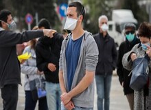فرمانده ستاد عملیات مقابله با کرونای تهران: کرونا در تهران وارد مرحله پاندمی شده است / کرونا، بر اثر عطسه و سرفه، تا ۷ متر به سطوح می‌چسبد