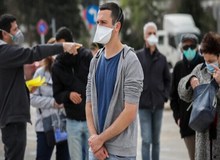 فرمانده ستاد عملیات مقابله با کرونای تهران: کرونا در تهران وارد مرحله پاندمی شده است / کرونا، بر اثر عطسه و سرفه، تا ۷ متر به سطوح می‌چسبد