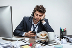 چرا بعد از چک‌کردن گوشی نمی‌توانیم روی کار تمرکز کنیم؟