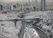 وزش باد شدید همراه با بارش برف و باران در تهران