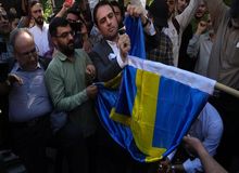 سوئد، ایران را به ارسال هزاران پیامک برای تحریک اعتراضات علیه قرآن‌سوزی متهم کرد