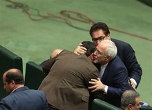 تسنیم ادعا کرد: شام "ظریف" به نمایندگان مخالف استعفاء؟!