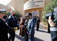 بازدید وزیر جنگ اسراییل از ناوگان پنجم آمریکا مستقر در بحرین+تصاویر
