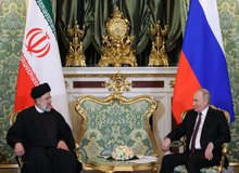 ذوق کردیم که پوتین ۷۶ پله را به احترام رئیسی طی کرده و او را تحویل گرفته؟ /سرنوشت کشور را بازیچه کودکان سیاست قرار داده ایم