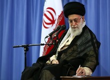 فتوای رهبر انقلاب درباره نگاه به دختر بدون چادر و روسری در خواستگاری چیست؟