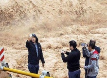 خطری بزرگ در کمین تماشاچیان سیل / به مسیرهای آبی نزدیک نشوید/ سخنگوی سازمان مدیریت بحران کشور : قربانیان سیل شیراز، تماشاچیان سیل بودند