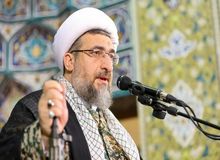 امام جمعه تبریز خطاب به قطر: شما که نوکر آمریکا بودید و گاو شیرده بودید و هواپیما به آنها دادید، چرا شما را زد؟ 