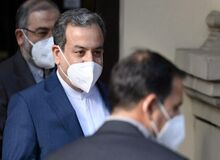 پشت پای انقلابی ها به «تیم ملی» مذاکره کننده ایران در وین/ عراقچی باید برگردد؛ مذاکره بماند برای بعد!
