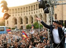 گفت‌وگو با یک نخست‌وزیر روزنامه‌نگار: نخست‌وزیر باید مثل یک روزنامه‌نگار منتقد باشد
