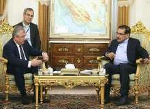شمخانی: ایران خود را متعهد به پیگیری راه حل سیاسی برای پایان دادن به بحران سوریه می داند