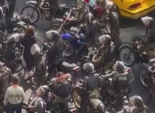 واکنش ارگان رسانه ای نزدیک به سپاه از آزار جنسی مامور پلیس به زن معترض: گاهی اجتناب‌ناپذیر است