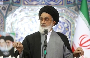  امام جمعه قم: مردم با مشت‌های گره‌کرده، خواهان انتقام هستند